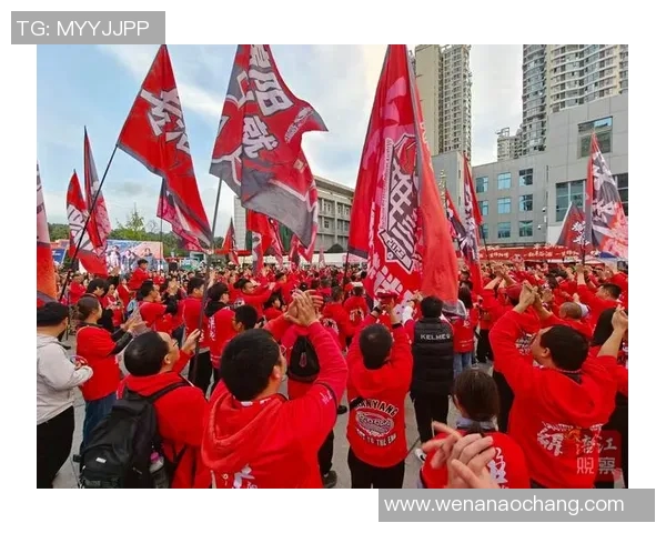 足球星自拍杆引领球迷互动新潮流让激情赛场留下独特纪念